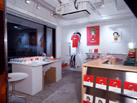 Sachiko TEMMYO exhibition  -two doors away- at lapnetship,tokyo,from december 01 to 10,2000